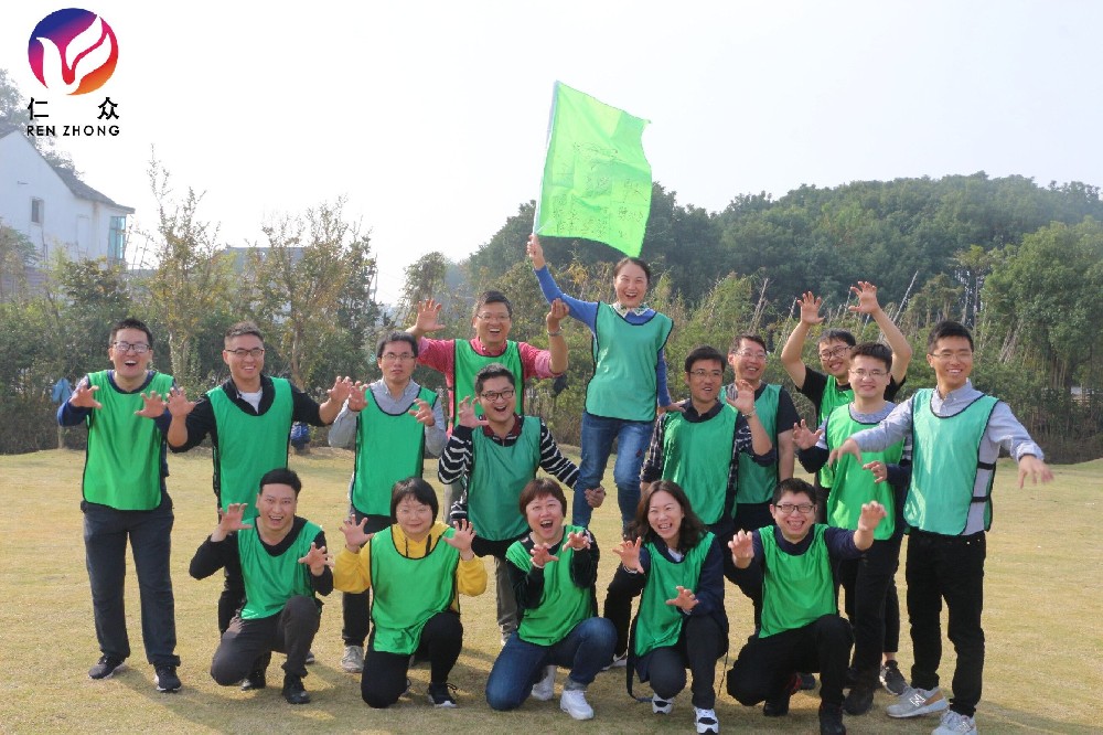 選擇戶外拓展訓(xùn)練的**時(shí)間